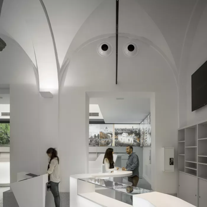 HIMACS: Neugestaltung des Tourismusbüros an der Plaza Mayor in Madrid